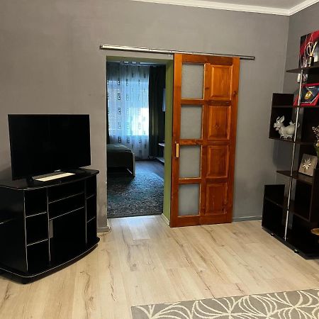 Apartment On Stefanyka 42/5 Berehove  Bagian luar foto