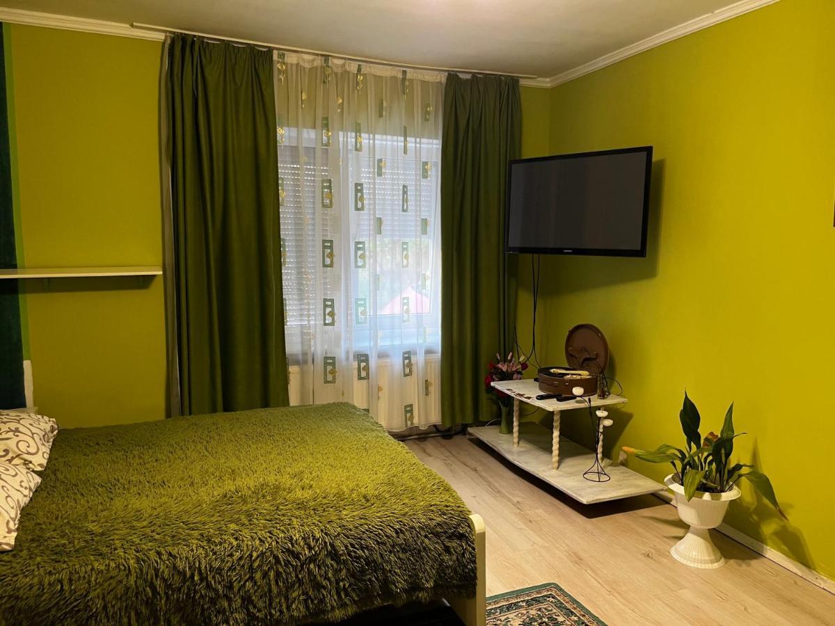 Apartment On Stefanyka 42/5 Berehove  Bagian luar foto