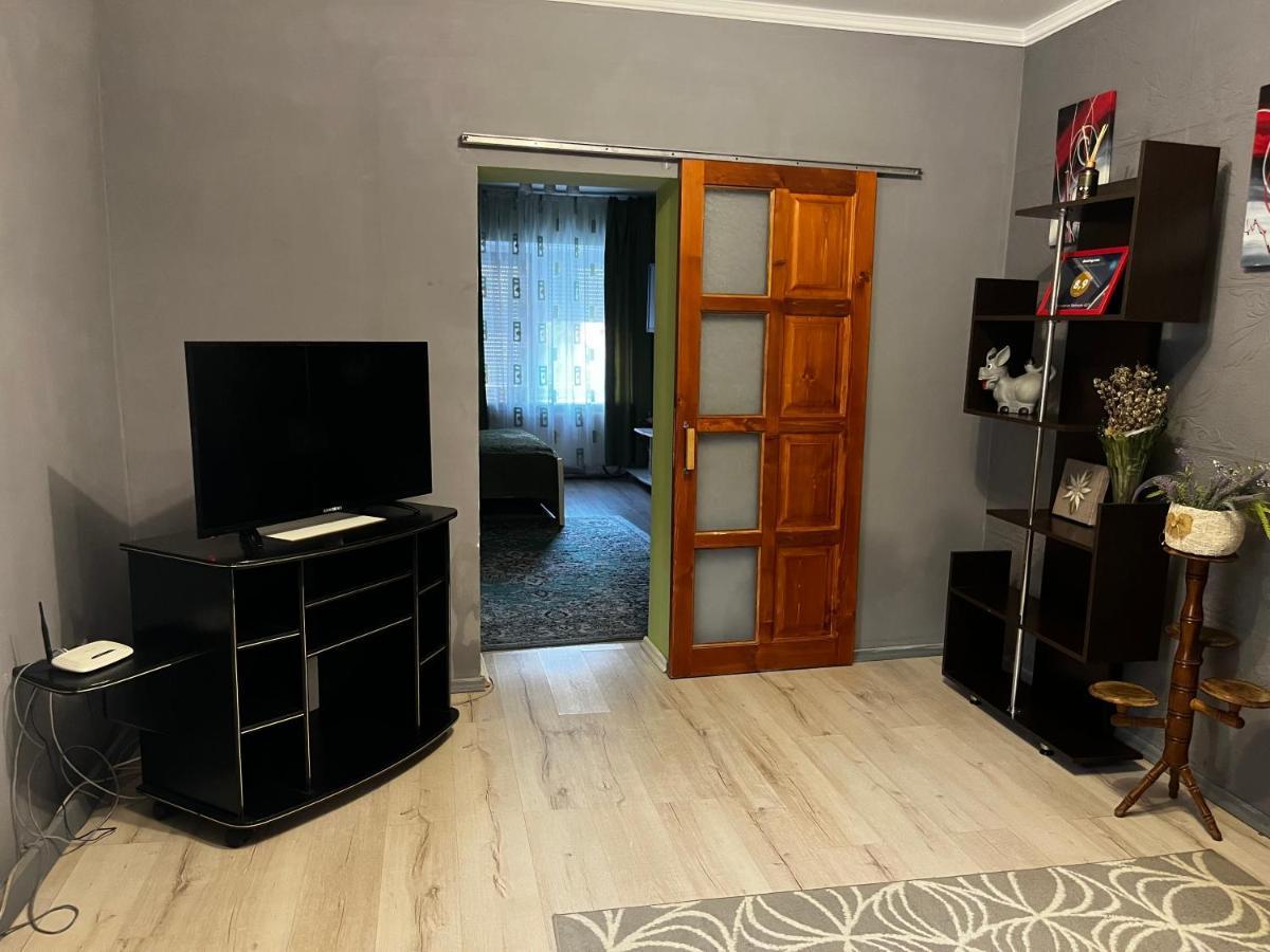 Apartment On Stefanyka 42/5 Berehove  Bagian luar foto